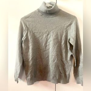 Gray turtle neck